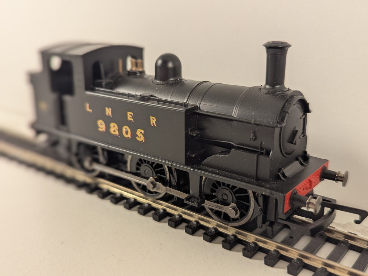 Hornby R2970X Class J83 0-6-0T Locomotive 9805 LNER Black DCC Fiited