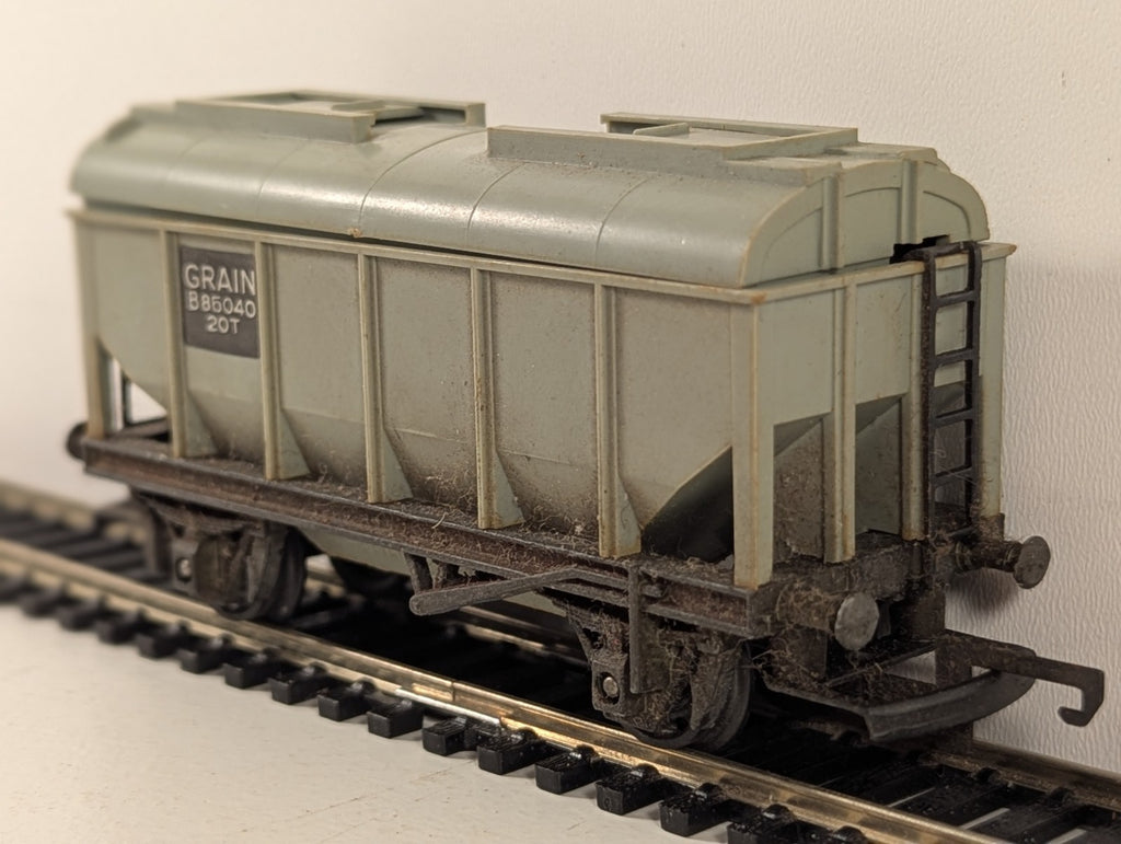 Tri-ang Hornby R215 OO Gauge Bulk Grain Wagon - Boxed
