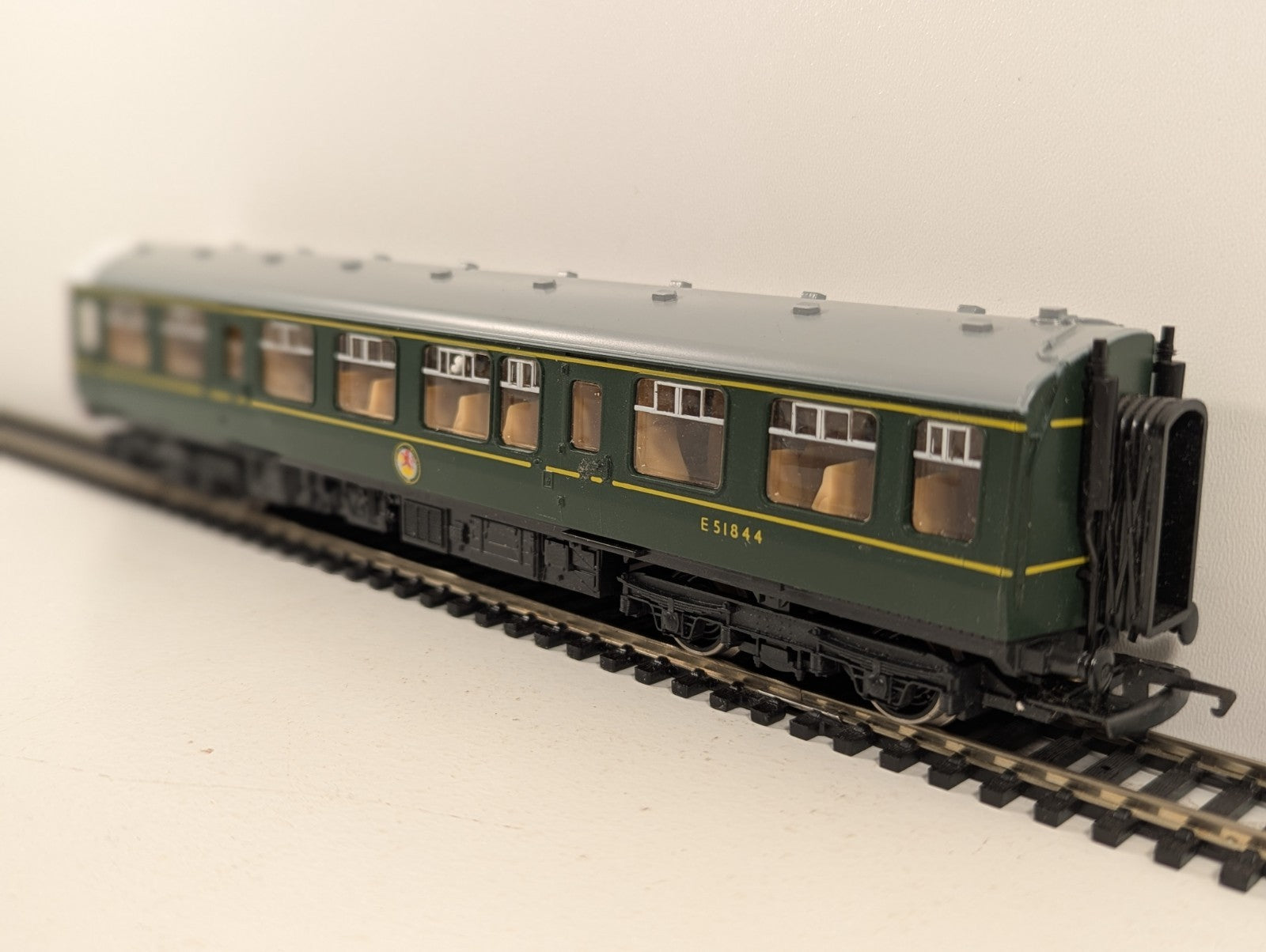 Hornby R369 OO Gauge BR Green Class 110 DMU Dummy Loco