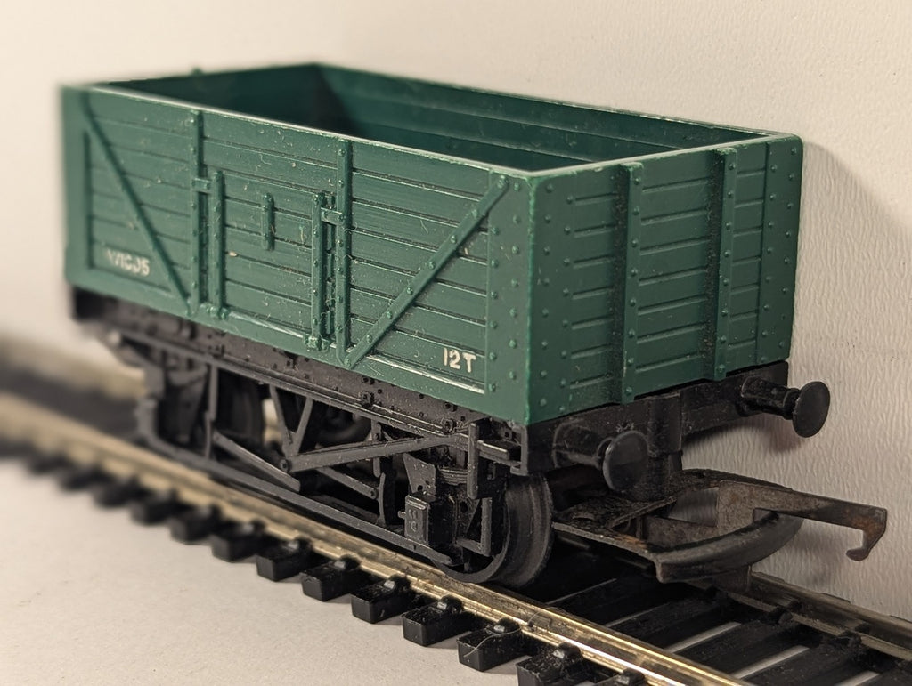 Tri-ang OO Gauge 5-Plank Open Wagon Goods Wagon W1005 Green