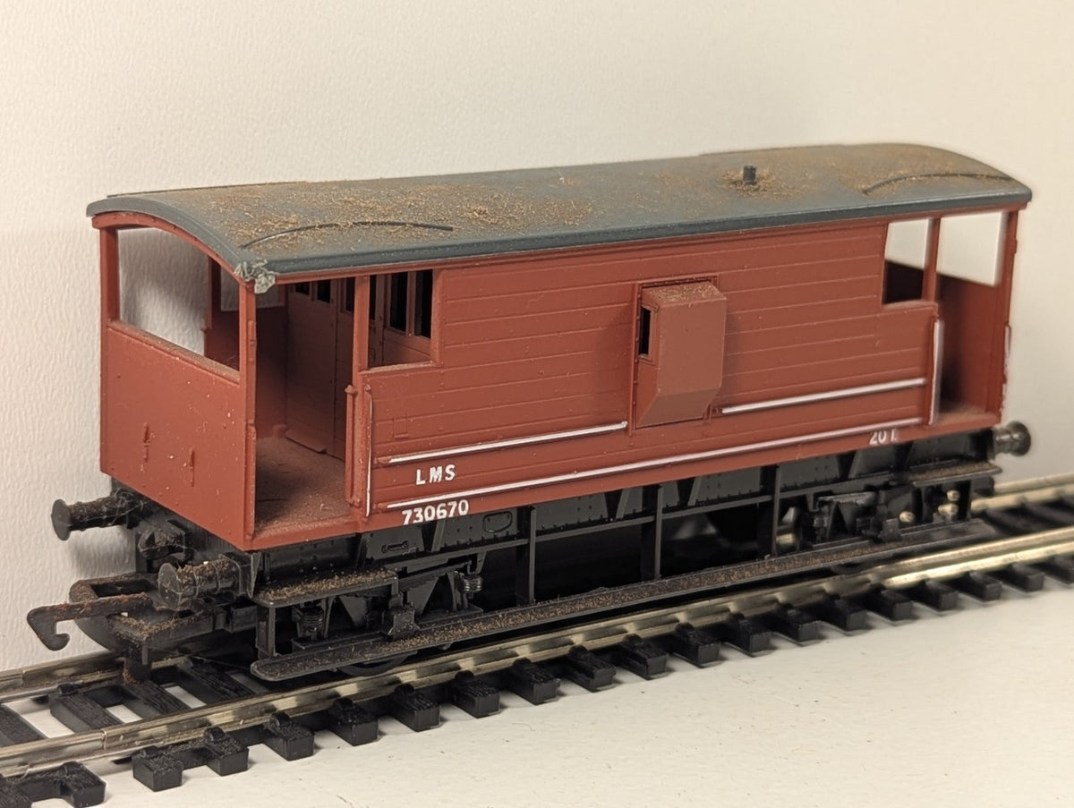 Dapol B2 20-Ton Goods Brake Van 730670 LMS Brown (OO Gauge)