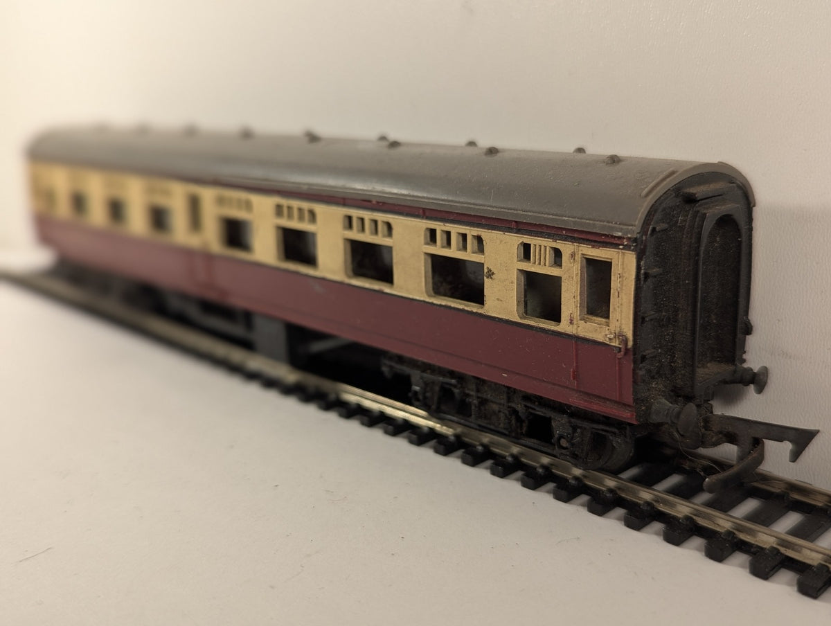 Tri-ang OO Gauge BR Composite Coach Passenger Coach M24001 BR Crimson & Cream