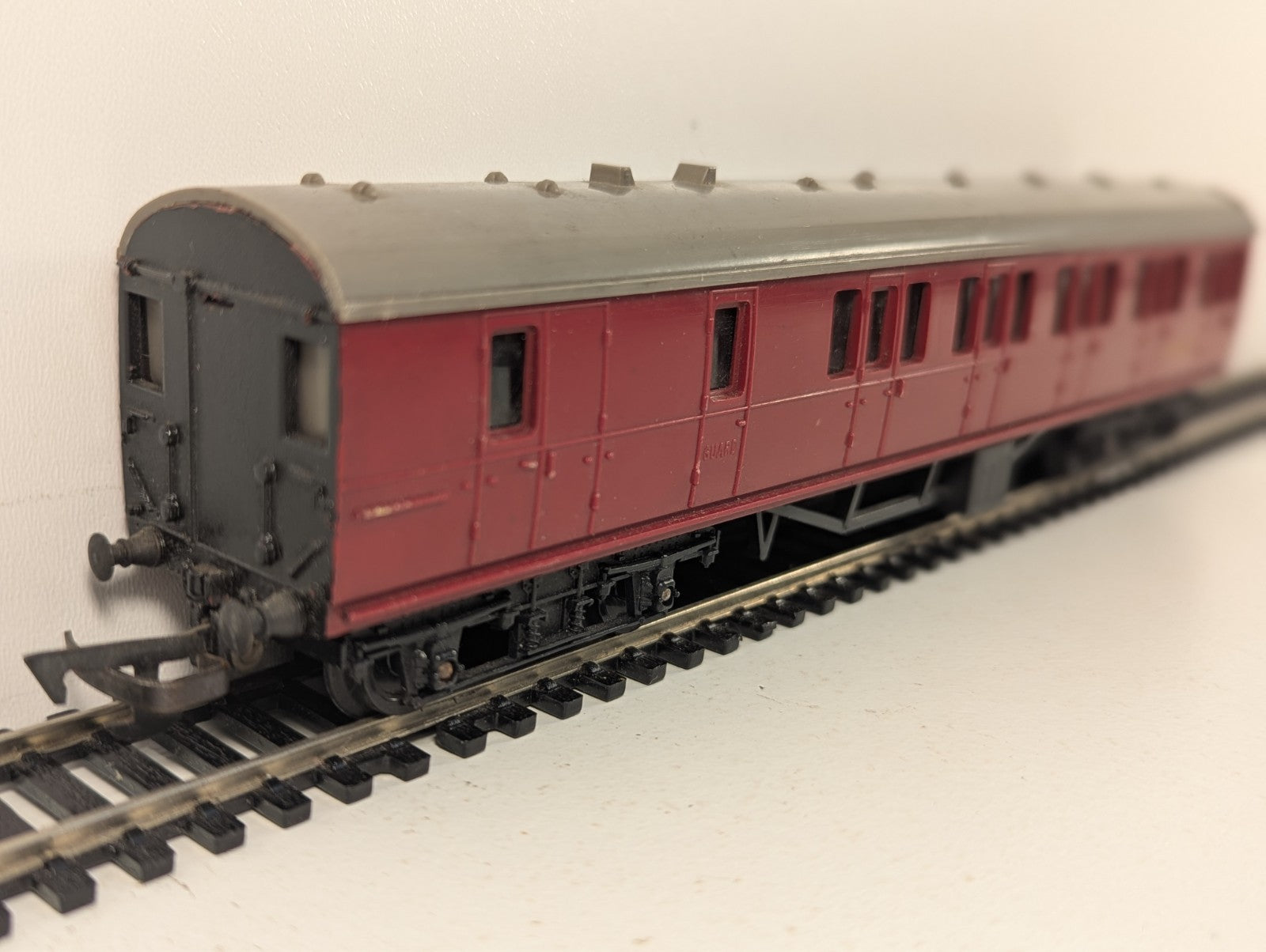 Tri-ang Railways R120 OO Gauge BR Suburban Brake Second Coach