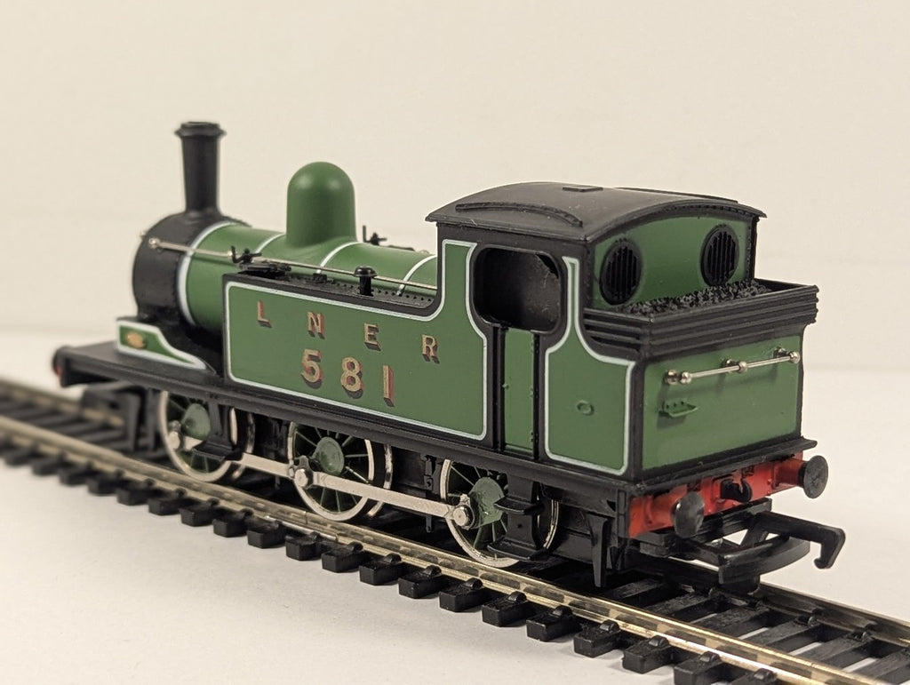 Mainline OO Gauge Class J72 0-6-0T Steam Locomotive 581 LNER Green 37-054