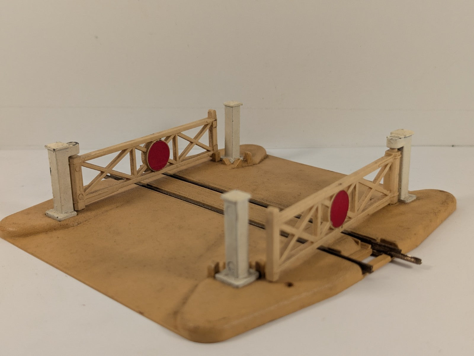 Hornby Dublo 2460 OO Gauge 2-Rail Level Crossing