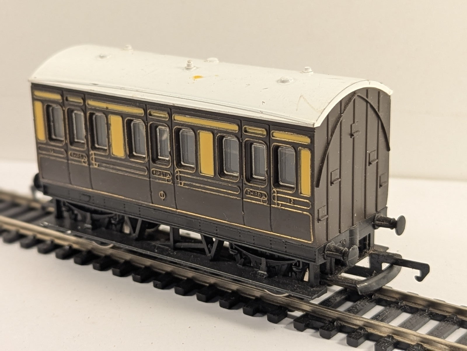 Hornby R339 OO Gauge GWR 4-Wheel Coach