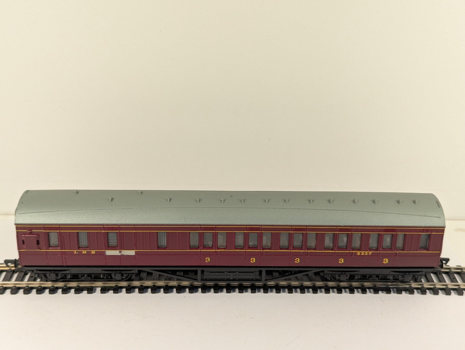 Mainline 37-109 OO Gauge LMS 57ft1st/3rd Class Corridor BrakeCoach Crimson Boxed