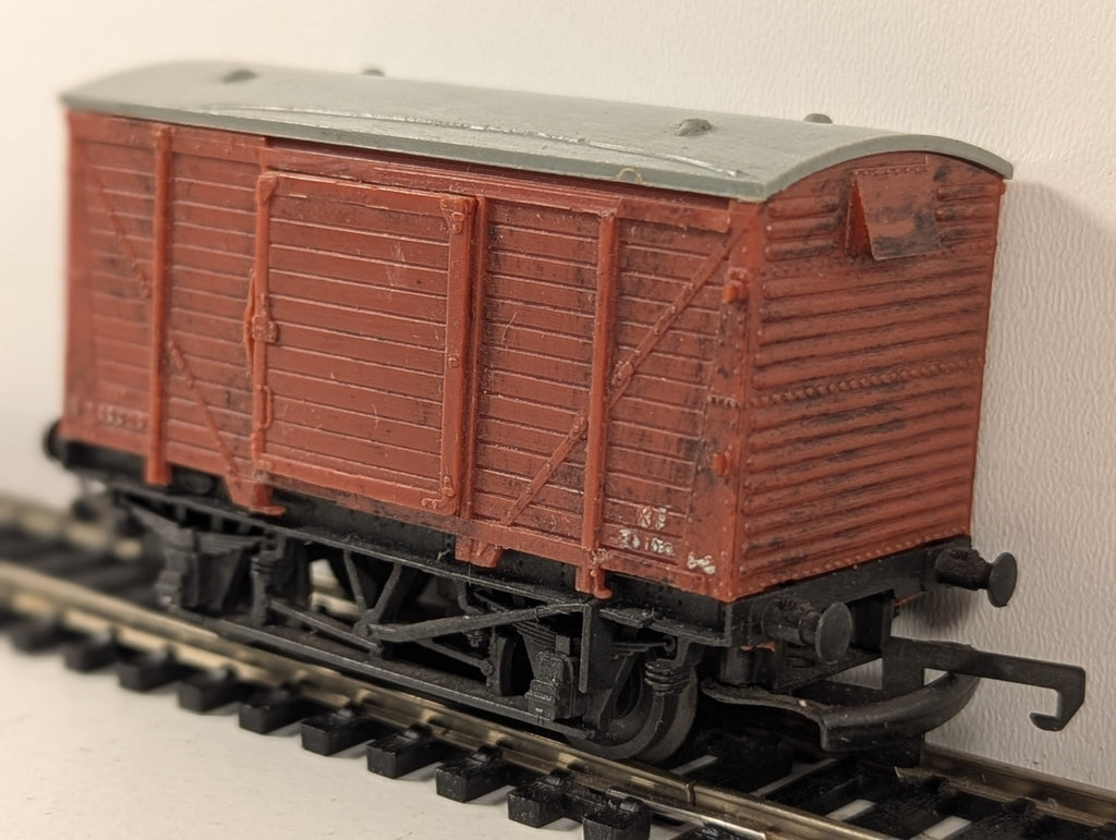 Trix 5001 BR Closed Vent Van Brown