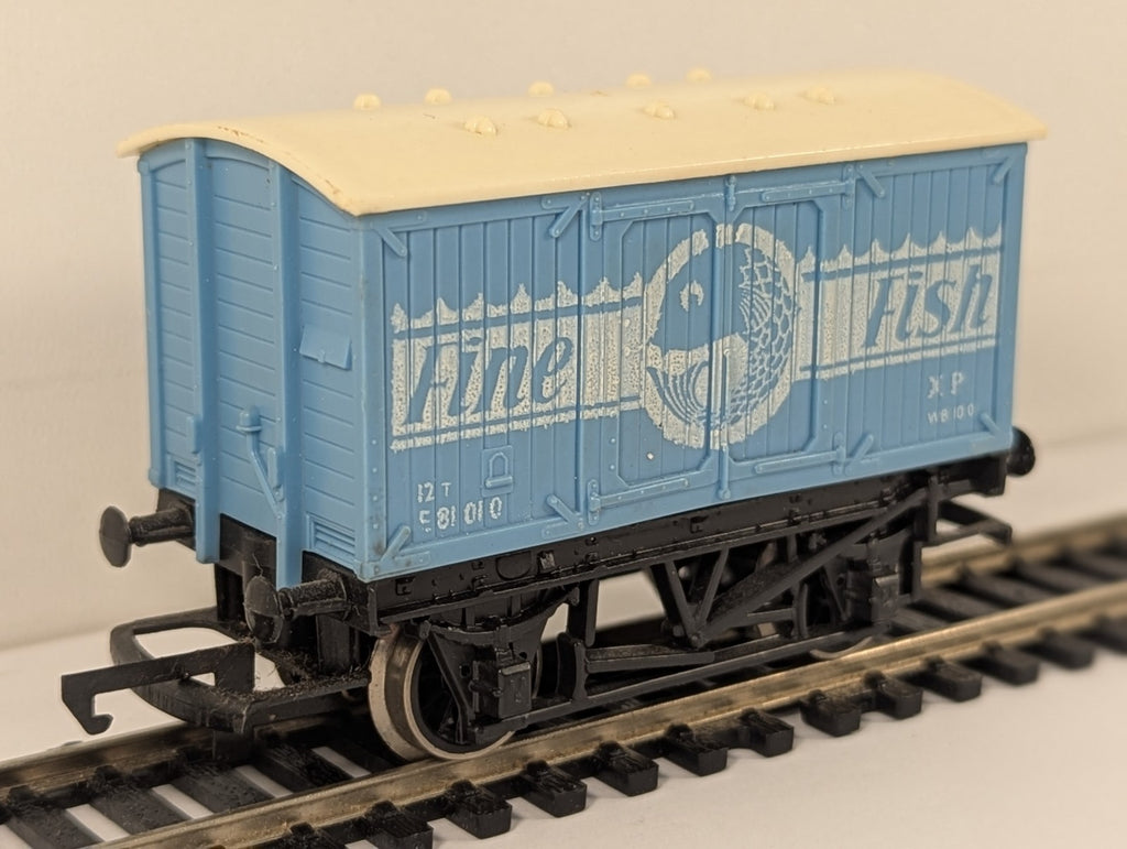 Hornby OO Gauge R014 BR 12T Fine Fish Van E81010