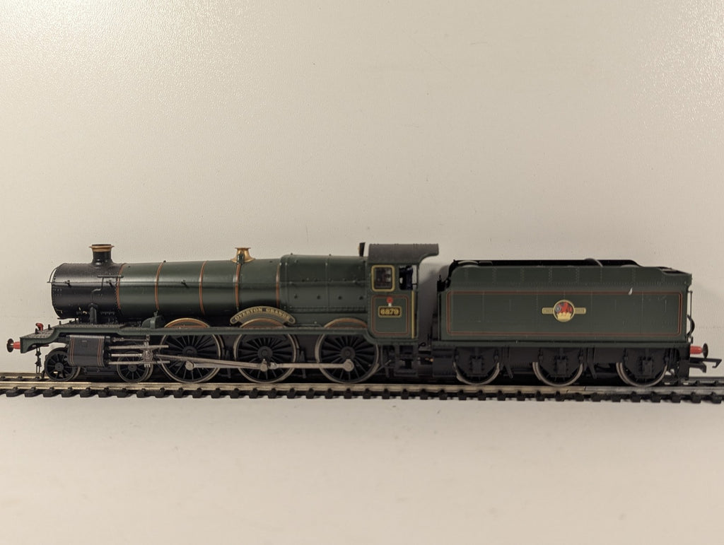 Hornby OO Gauge Grange Class 'Overton Grange' Steam Locomotive 6879 BR Green