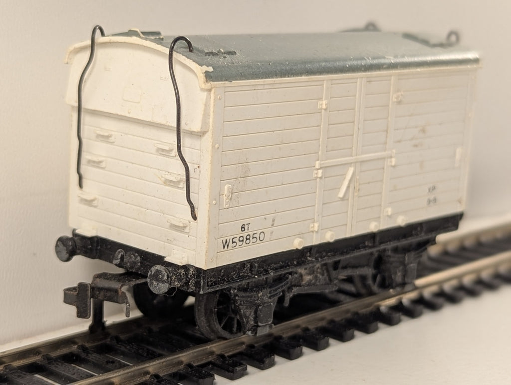 Hornby Dublo 4320 Mica B 6 Ton Refrigerator Van OO Gauge - Chipped Paint