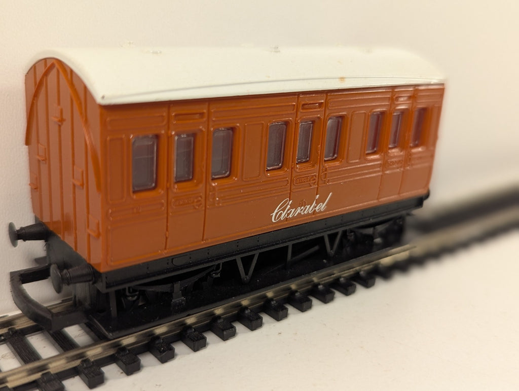 Hornby OO Gauge Thomas & Friends Clarabel Coach