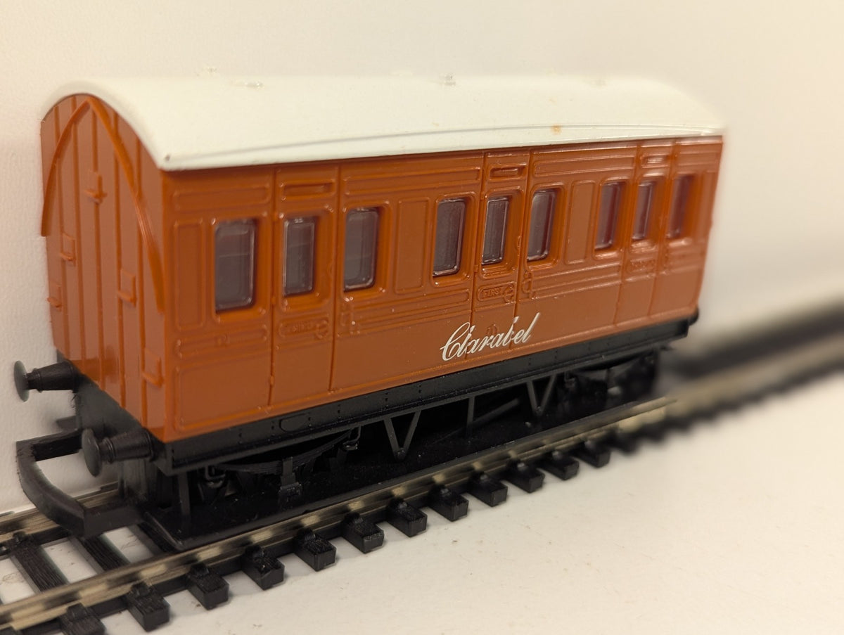 Hornby OO Gauge Thomas & Friends Clarabel Coach