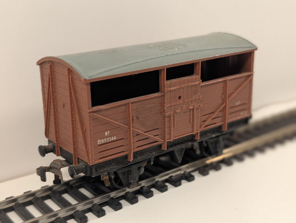 Hornby Dublo 8T Cattle Wagon – OO Gauge