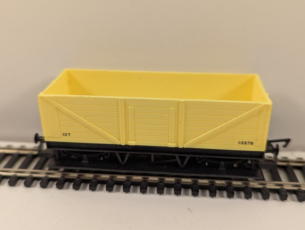 Hornby H654 OO Long Wheelbase Mineral Wagon Yellow
