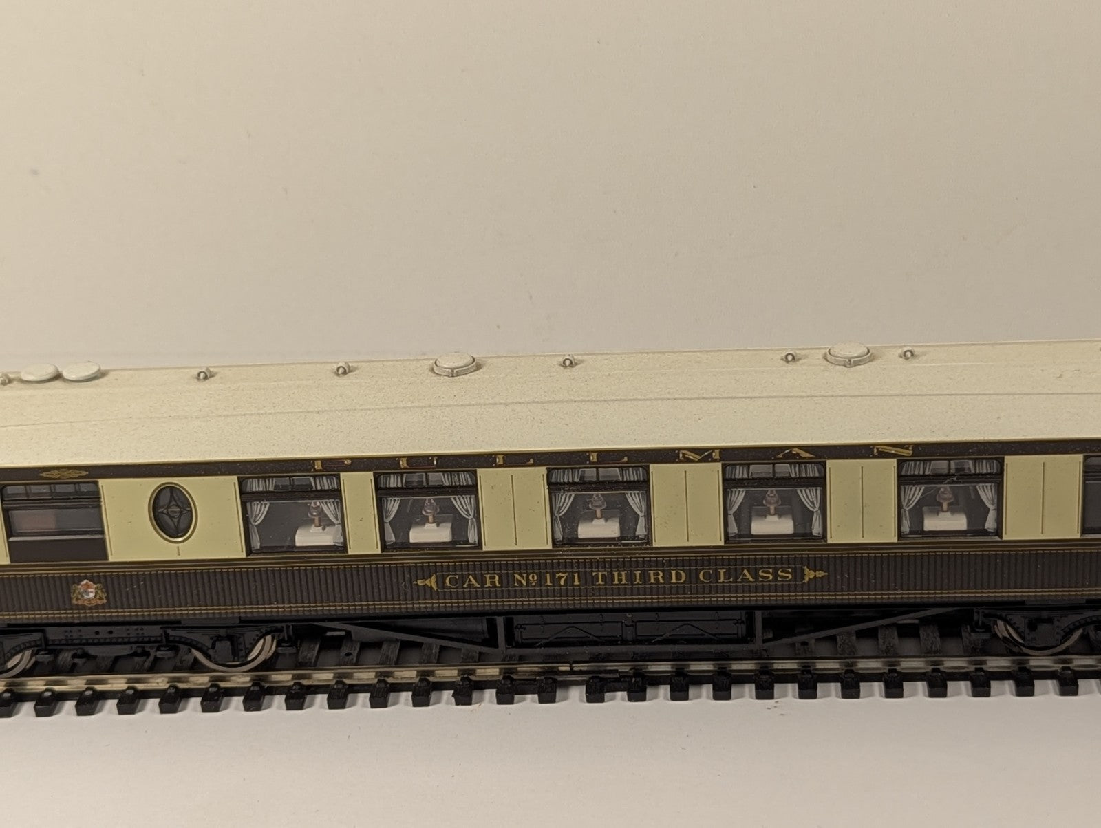 Hornby Pullman Parlour Car No. 171 Third Class Passenger Coach - Lights Up