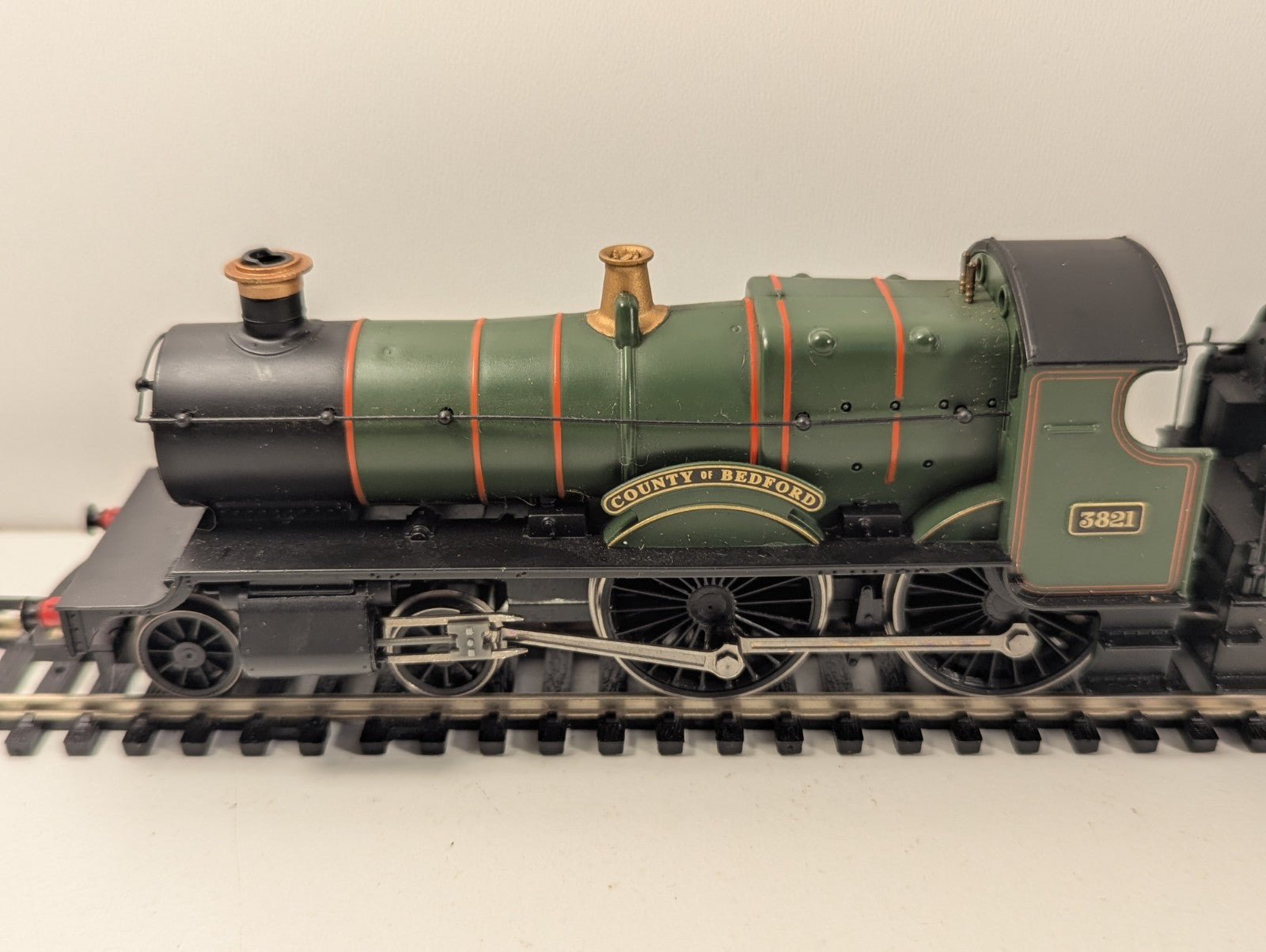 Hornby R3061 OO Gauge GWR County Of Bedford Loco – Wheel Wobble