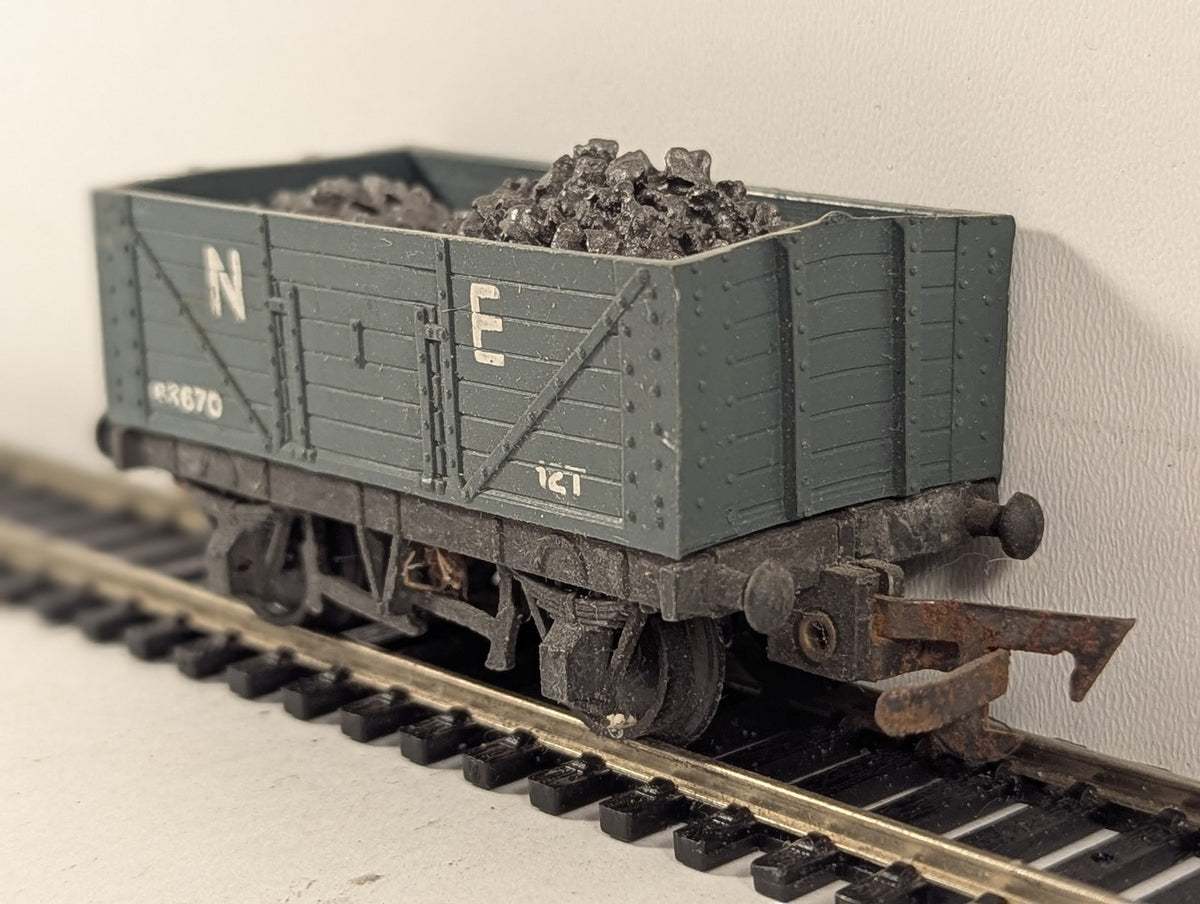 Tri-ang OO Gauge NE 5-Plank Open Wagon with Coal Load Goods Wagon 83670 NE Grey