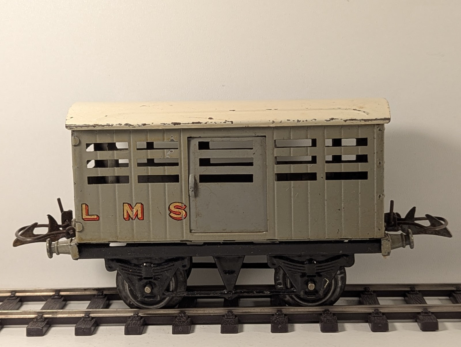 Hornby Series O Gauge No.1 LMS Cattle Truck Grey
