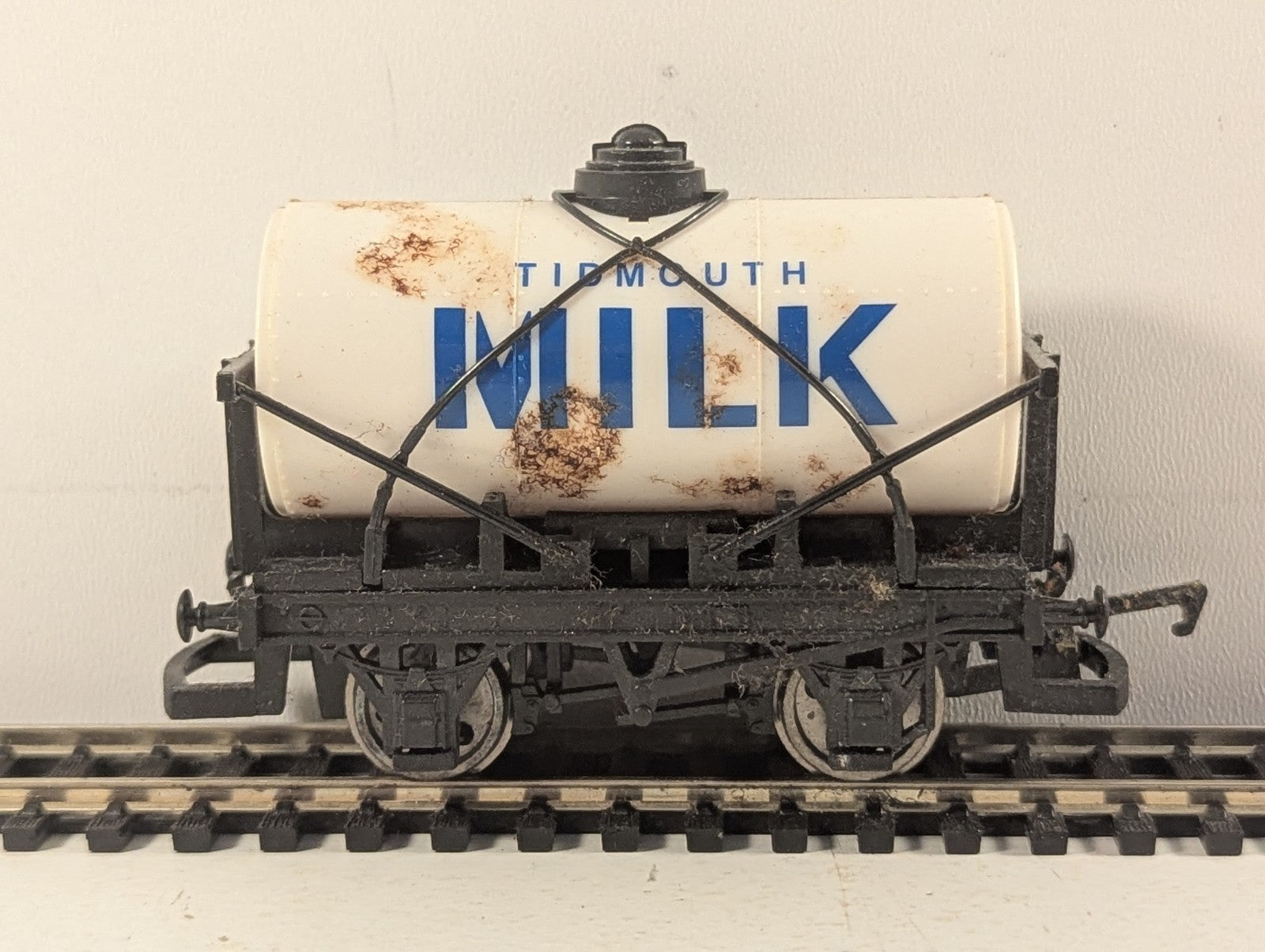 Hornby OO Gauge Tidmouth Milk Tanker Goods Wagon