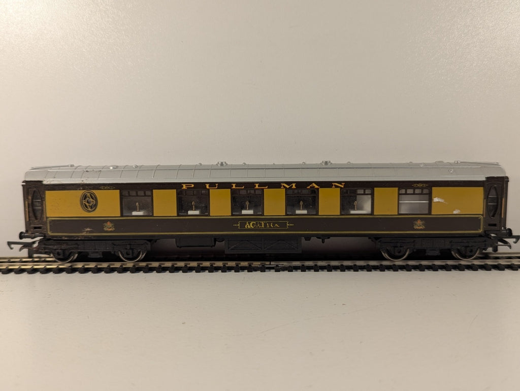 Hornby R223 OO Gauge Pullman First Class Parlour Car "Agatha"