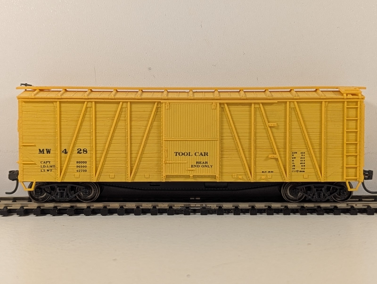 Accurail HO Gauge 40' Outside Braced Wood Boxcar Steel Ends 428 M of W Y