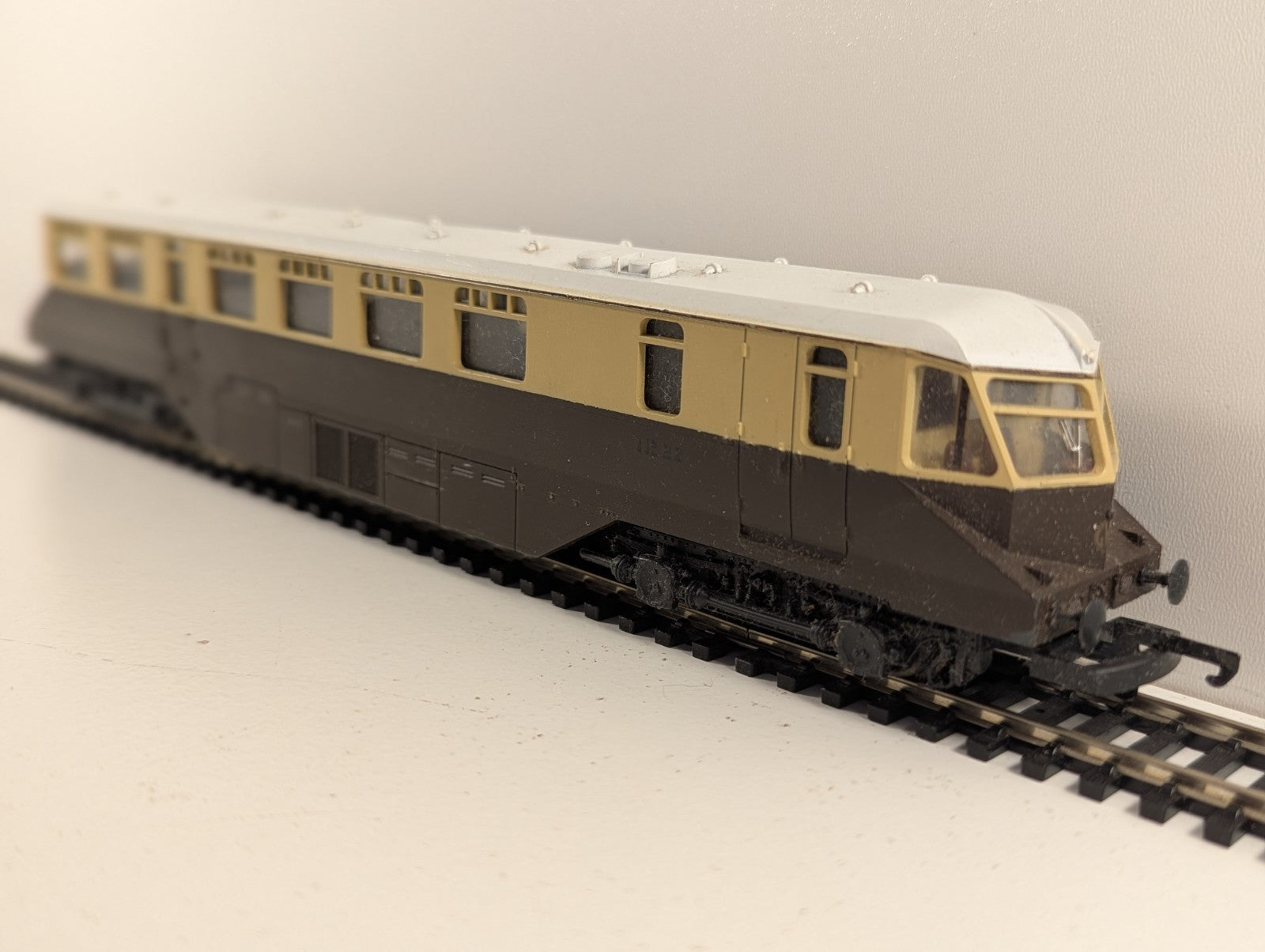 Lima L211 GWR Diesel Railcar Chocolate & Cream