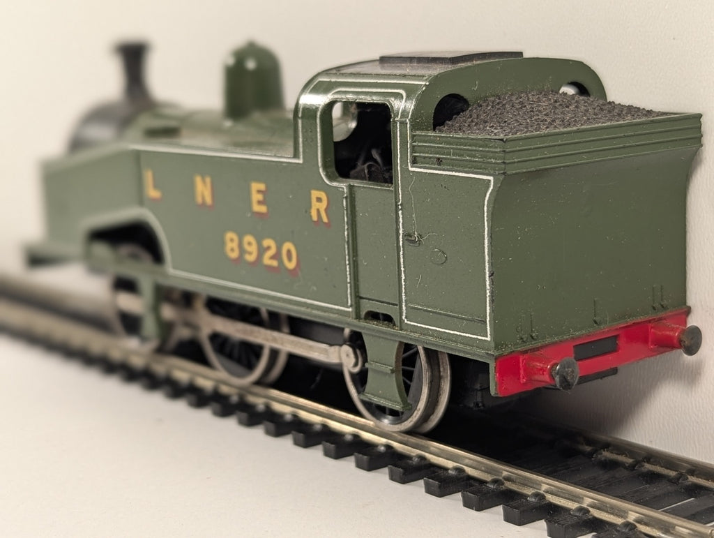 Lima OO Gauge Class J50 0-6-0T Steam Locomotive 8920 LNER Green 205111