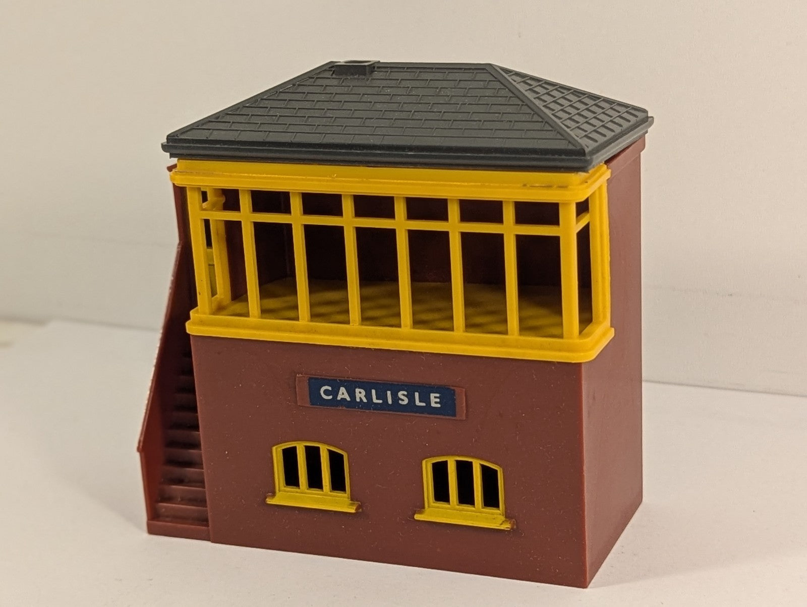 Tri-ang OO Gauge Carlisle Signal Box Brown and Yellow R.61