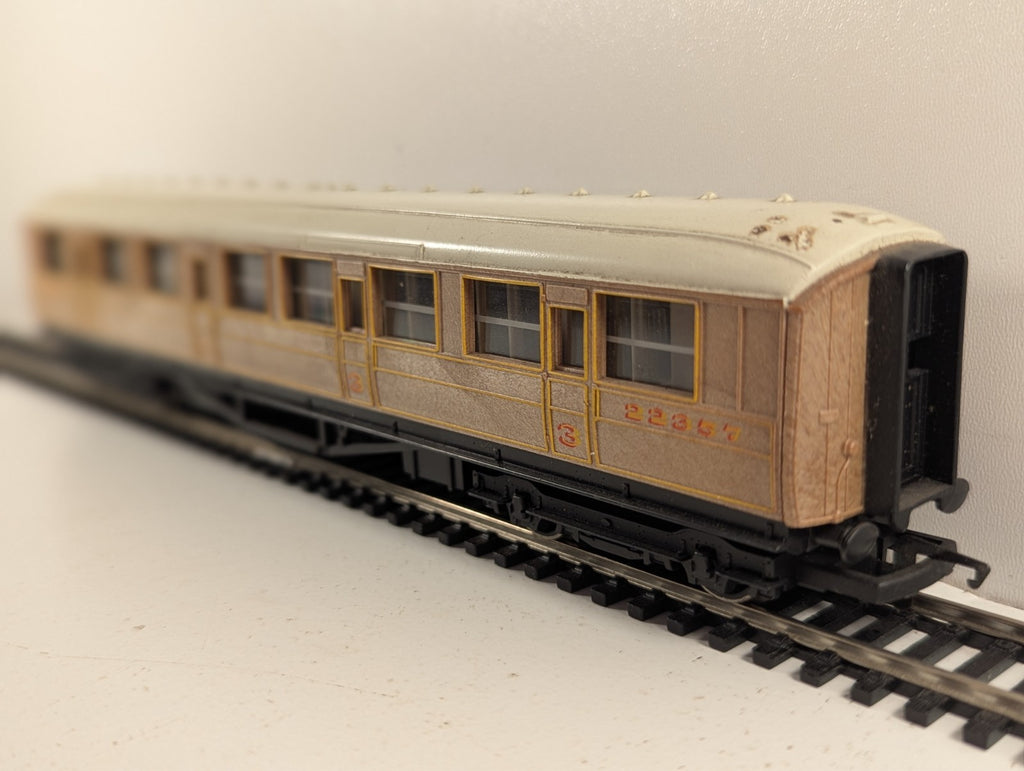 Hornby R477 LNER Gresley Composite Coach OO Gauge