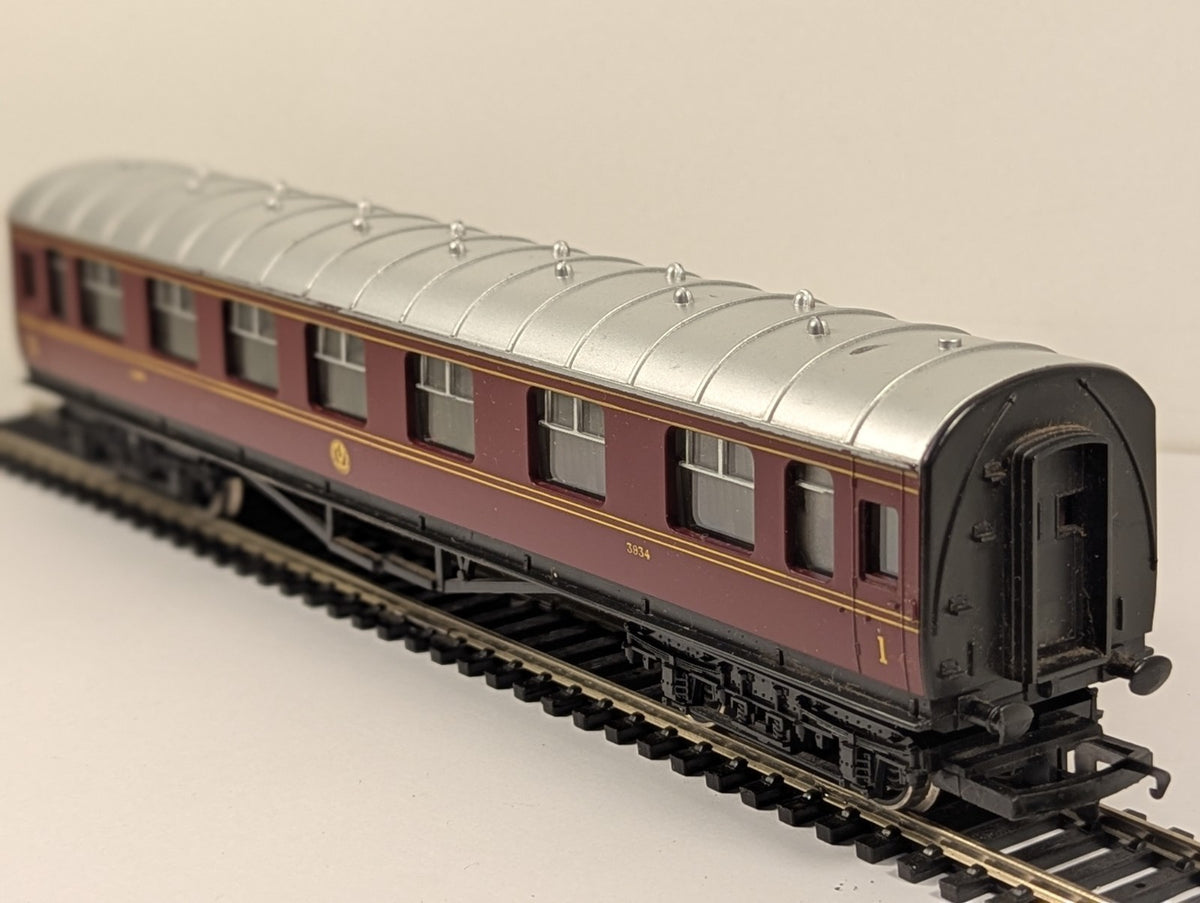 Hornby OO Gauge LMS Period III Corridor 3rd and 1st Class composite Coach