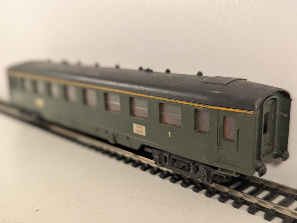 Hornby-Acho SNCF 1st Class Passenger Coach Green HO Gauge - Missing Coupler