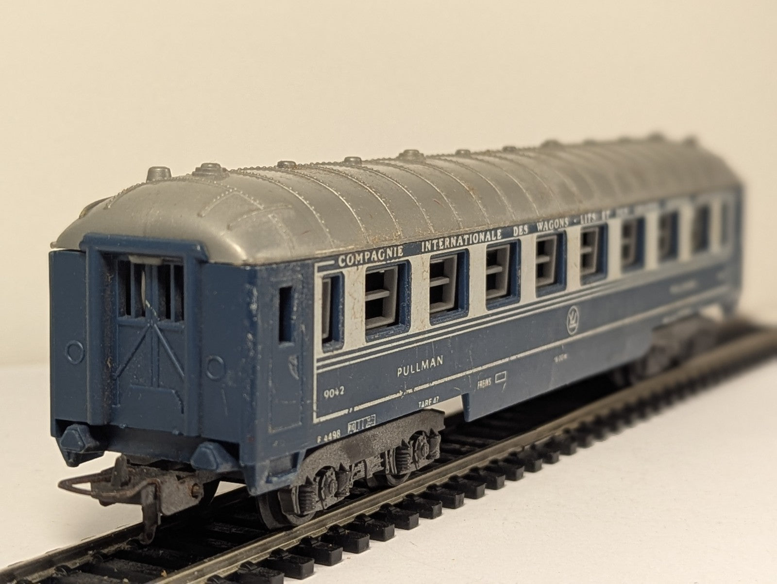 Lima AQ136 OO Gauge CIWL Pullman Coach