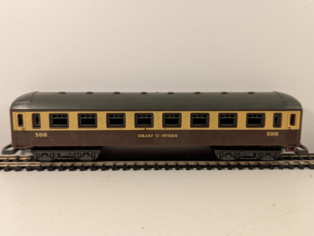 Lima HO Gauge GWR Chocolate & Cream Passenger Coach