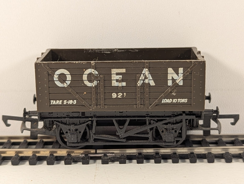 Hornby R204 OO Gauge Ocean 7 Plank Wagon - Wrong Box