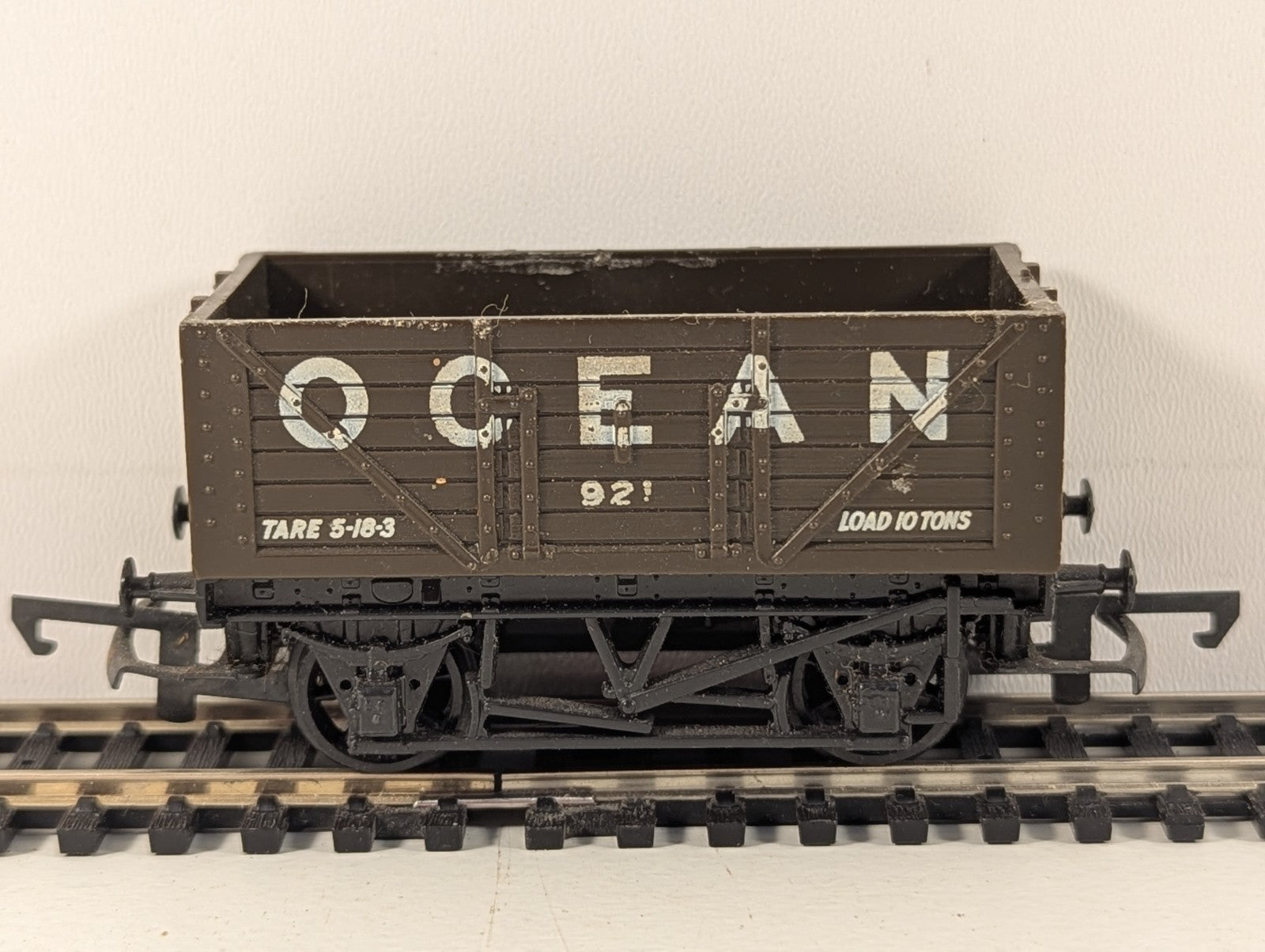 Hornby R204 OO Gauge Ocean 7 Plank Wagon - Wrong Box
