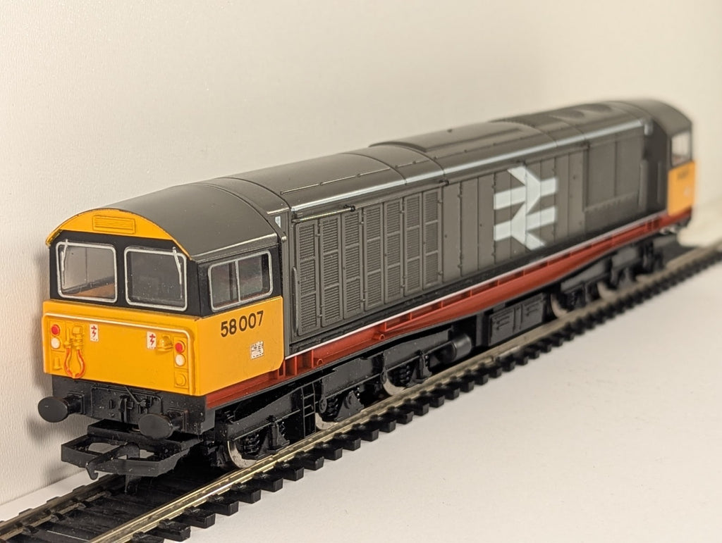 Hornby R250 Class 58 No. 58007 BR Railfreight Red Stripe - Boxed