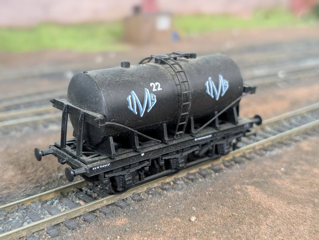 Lima 305642 OO Gauge 6 Wheel Milk Tank Wagon "IMS"