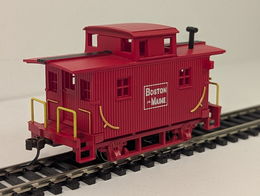 Bachmann HO Gauge Bobber Caboose Boston & Maine 18448
