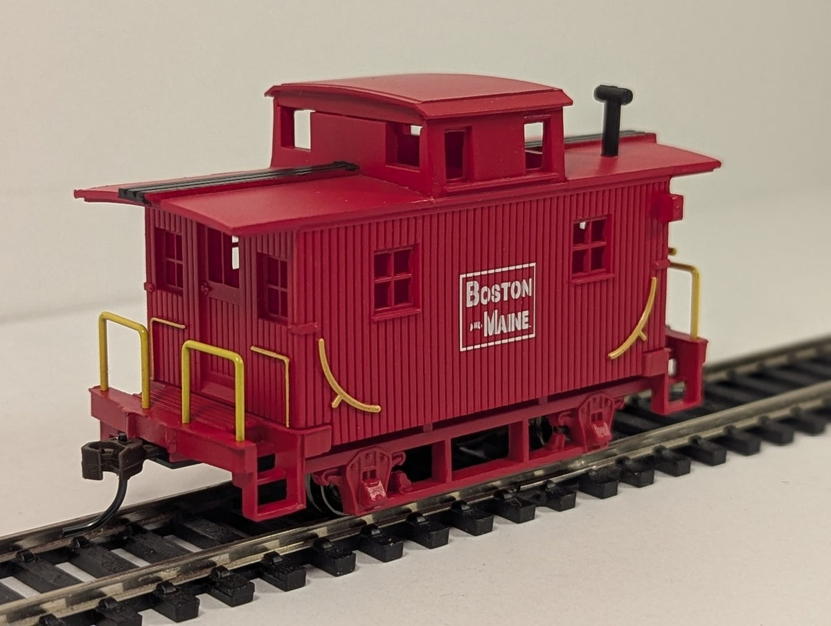 Bachmann HO Gauge Bobber Caboose Boston & Maine 18448