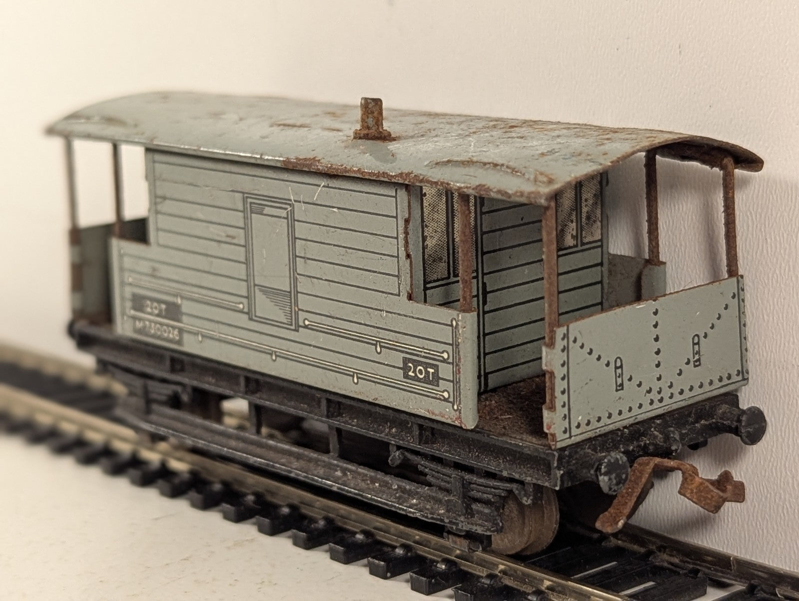 Hornby Dublo OO Gauge BR 20-Ton Goods Brake Van Goods Wagon M730026