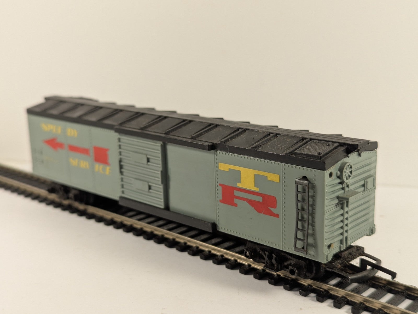 Tri-ang R136 OO Gauge Grey Speedy Service Boxcar