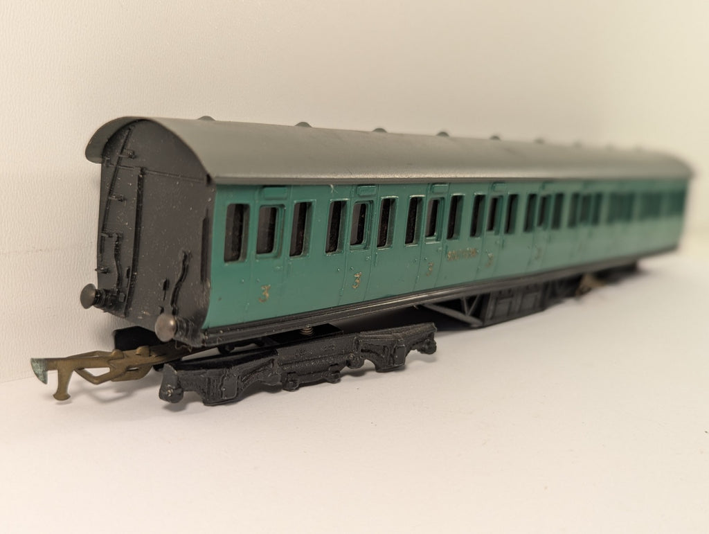Graham Farish OO Gauge Southern Railway Green Third Class Coach - Boxed