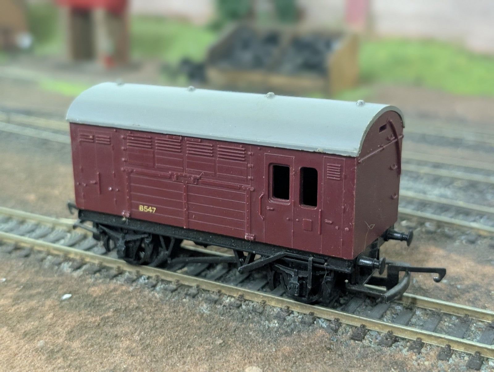 Tri-ang/Hornby R123 OO Gauge Horse Box Wagon B547