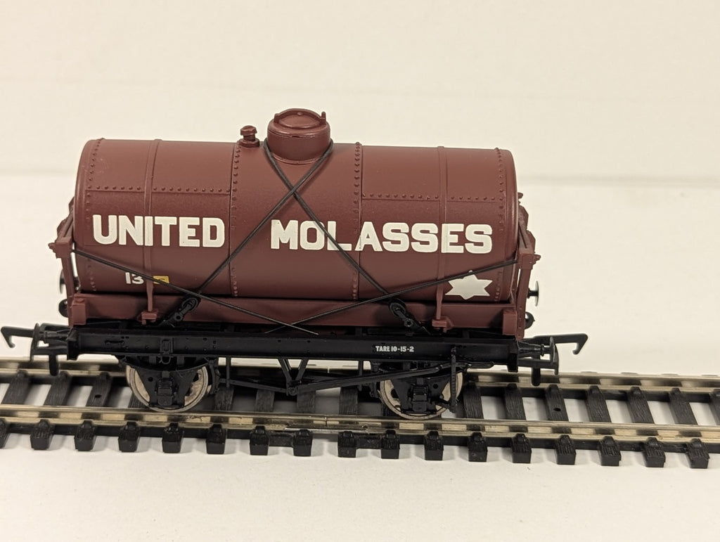 Bachmann OO Gauge 14 Ton Tank Wagon with Large Filler United Molasses 13 37-678