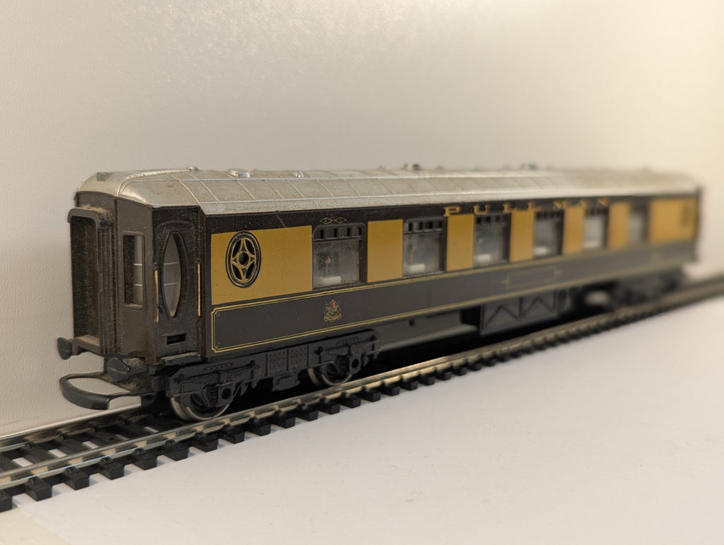 Hornby OO Gauge Pullman Parlour Coach