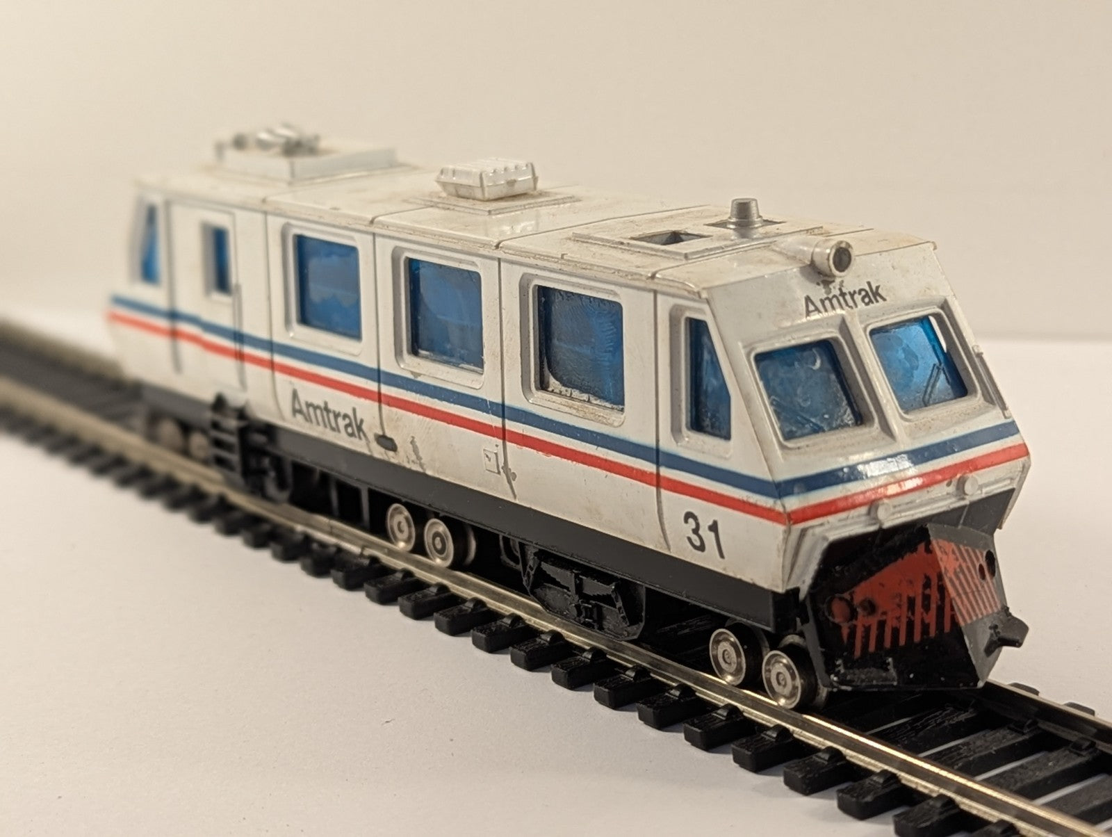 Bachmann HO Scale Amtrak Plasser EM80C Track Cleaner Poor Runner