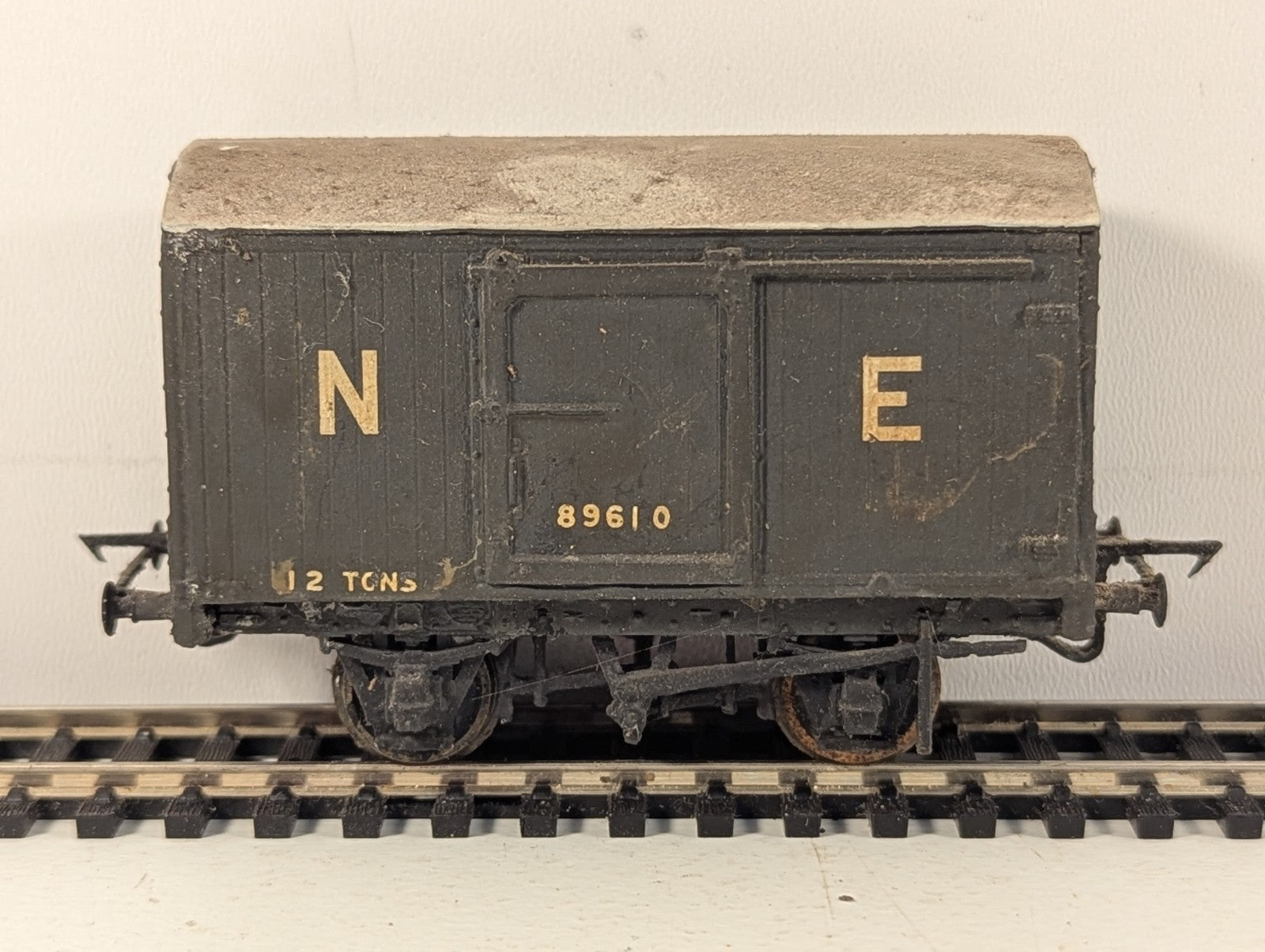 Kit Built OO Gauge LNER 12 Ton Covered Goods Van Goods Wagon 89610 LNER