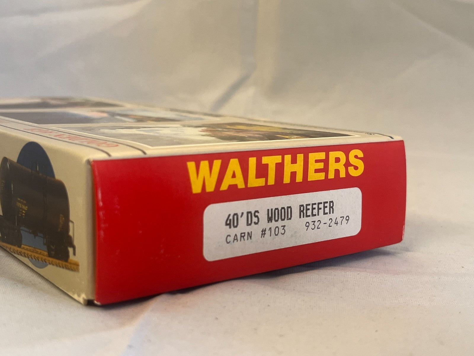 Walthers HO Scale 40ft Carnation Reefer Kit 932-2479