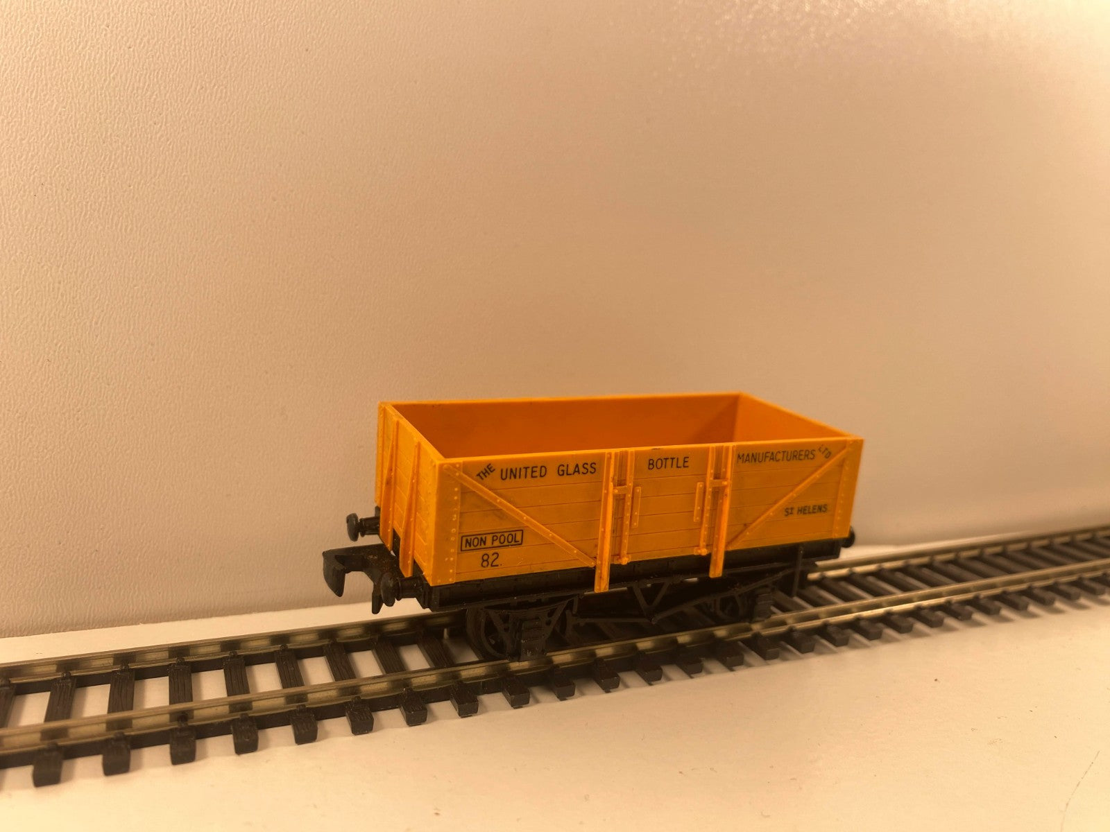 Hornby Dublo 5-Plank Open Wagon “United Glass Bottle Manufacturers” – St Helens